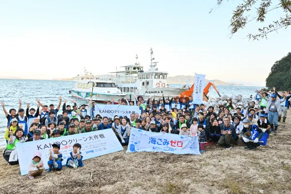 上陸用舟艇を活用し、離島の海岸漂着ごみを一掃 「KANDOクリーン大作戦2023 in瀬戸内海」で海洋ごみ1トンを回収!