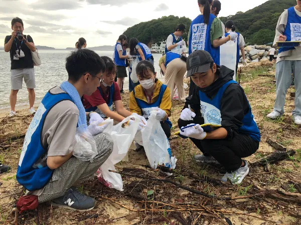 香川大学「かがわBridgeプロジェクト」連携 離島海ごみ清掃活動を開催しました!